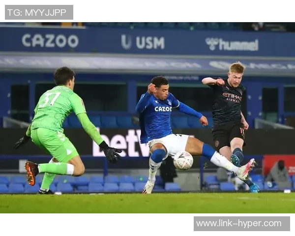 曼城与莱斯特城足球比赛后赛季总结与未来展望